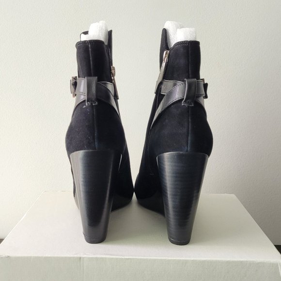 $59 NWT (Size 9.5) Charles By Charles David Hades Suede Wedge Bootie - Picture 6 of 12